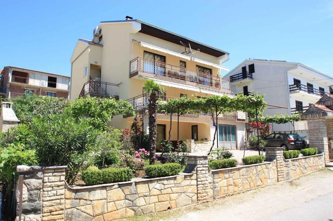Apartments In Dramalj 5747